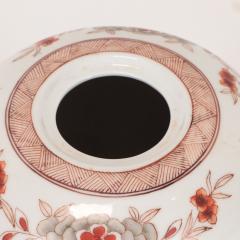 A pair of Chinese porcelain decorated jars with lids  - 2691793