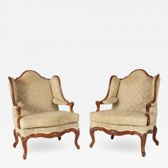A pair of French Louis XV style carved Bergeres A oreilles C 1900  - 2692670