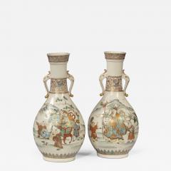 A pair of Meiji period Satsuma earthenware vases - 2496985