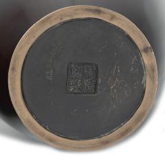 A pair of Meiji period bronze vases - 3325064