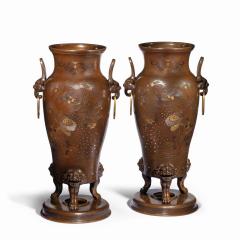 A pair of large Meiji period bronze vases - 1657078