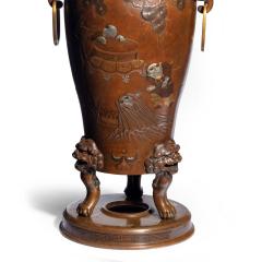 A pair of large Meiji period bronze vases - 1657079