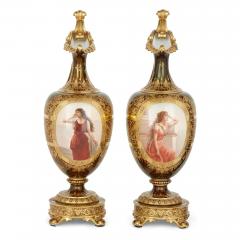 A pair of large Royal Vienna gilt and painted porcelain ewers - 2726793