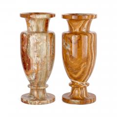 A pair of large decorative vases in red and green onyx - 3037253