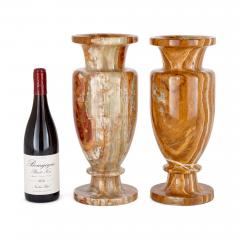 A pair of large decorative vases in red and green onyx - 3037262