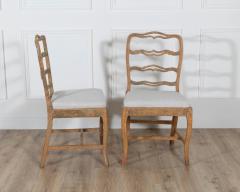 A pair of slender Gustavian chairs with smiling details Circa 1780 - 4353421