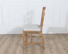A pair of slender Gustavian chairs with smiling details Circa 1780 - 4353444