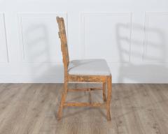 A pair of slender Gustavian chairs with smiling details Circa 1780 - 4353459