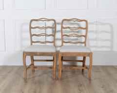 A pair of slender Gustavian chairs with smiling details Circa 1780 - 4353468
