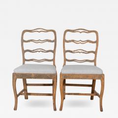 A pair of slender Gustavian chairs with smiling details Circa 1780 - 4355105