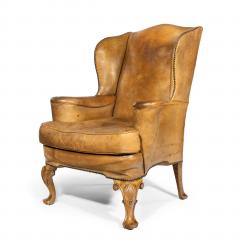 A pair of walnut wing armchairs in the Queen Anne style - 2157654