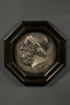 A pair silvered copper repouss circular bas relief portrait roundels - 4536431