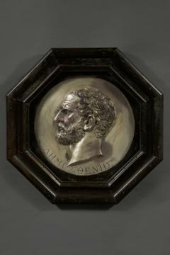 A pair silvered copper repouss circular bas relief portrait roundels - 4536432