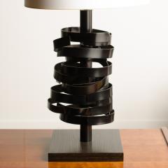 A sculptural modernist table lamp by Leonard Mendoza - 2033459