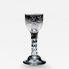 AN ELEGANT ENGRAVED FACET STEM WINE GLASS - 4752784