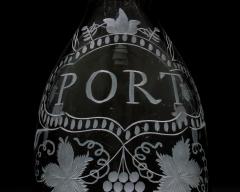 AN ELEGANTLY ENGRAVED PORT DECANTER - 4752669