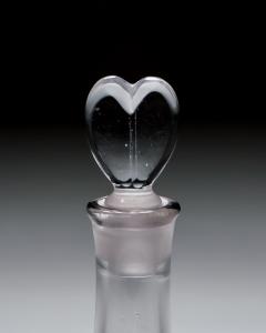 AN ELEGANTLY ENGRAVED PORT DECANTER - 4752670