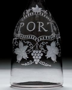 AN ELEGANTLY ENGRAVED PORT DECANTER - 4752671