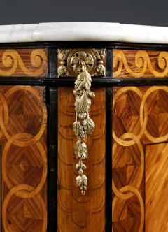 AN EXQUISITE TRANSITIONAL PERIOD TWO DOOR COLLECTION CABINET - 3632172