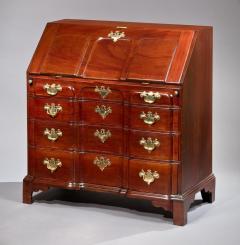 AN IMPORTANT QUEEN ANNE BLOCK FRONT BLOCK LID DESK - 3050830