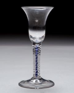 AN UNCOMMON COLOUR TWIST - 4461761