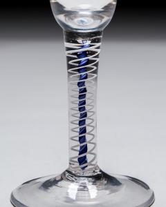 AN UNCOMMON COLOUR TWIST - 4461762