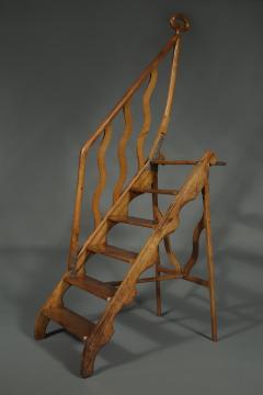 AN UNUSUAL MECHANICAL ARTS CRAFTS PERIOD FRUITWOOD LIBRARY LADDER - 3434588
