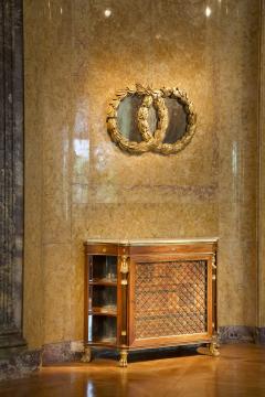 AN UNUSUAL NEOCLASSICAL MIRROR IN THE FORM OF INTERLOCKING LAUREL WREATHS - 4224399