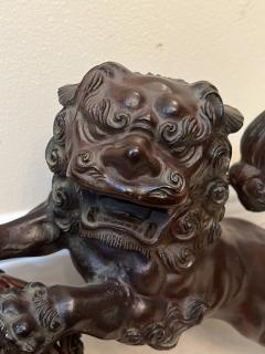 ANTIQUE PATINATED IRON FOO DOG WITH GILT BALL WITH FLOWERS SCULPTURE - 3598105
