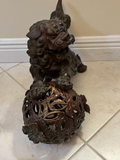 ANTIQUE PATINATED IRON FOO DOG WITH GILT BALL WITH FLOWERS SCULPTURE - 3598107