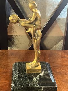 ART DECO WOMAN CHILD AND DACHSUND GILT BRONZE ON BLACK WHITE VEINED MARBLE BASE - 3876238