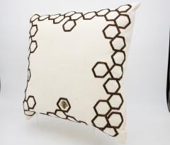 Aandaz Bee Honeycomb Linen 20x20 pillow - 2821367