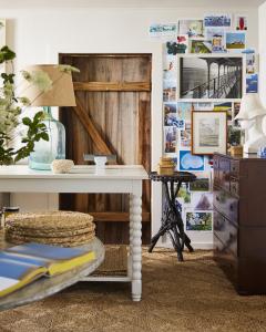 Adirondack Style Drinks Table - 3787702