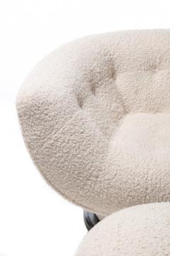 Adrian Pearsall Pair of Adrian Pearsall Swivel Lounge Chairs in Ivory Boucl with Walnut Bases - 1978700
