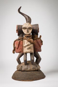 African D R Congo Reliquary Basket With Four Figures - 4658114