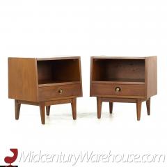 Albert Parvin Albert Parvin for American of Martinsville Walnut and Brass Nightstands Pair - 3688717