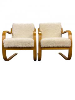 Alvar Aalto Alvar Aalto Pair of Sheepskin Paded Cantilever Armchairs Model 402 Artek 1950s - 3958989