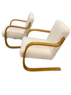 Alvar Aalto Alvar Aalto Pair of Sheepskin Paded Cantilever Armchairs Model 402 Artek 1950s - 3958995