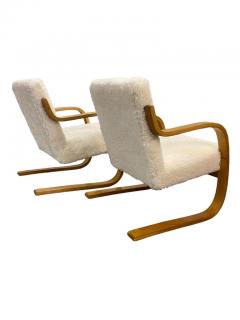 Alvar Aalto Alvar Aalto Pair of Sheepskin Paded Cantilever Armchairs Model 402 Artek 1950s - 3959000