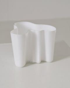 Alvar Aalto Iconic Alvar Aalto Savoy Vase Model 3030 in Opaline White Iittala 1960s - 4761759