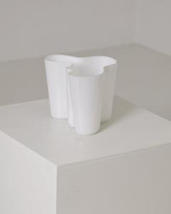 Alvar Aalto Iconic Alvar Aalto Savoy Vase Model 3030 in Opaline White Iittala 1960s - 4761760