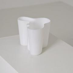 Alvar Aalto Iconic Alvar Aalto Savoy Vase Model 3030 in Opaline White Iittala 1960s - 4761766