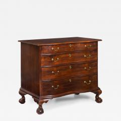American Chippendale Birchwood Serpentine Chest of Drawers circa 1770 - 4504206