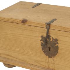 American Country Pine Trunk - 4520644