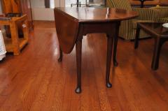American Queen Anne Mahogany Round Drop Leaf Table with Pad Feet 18th Century - 3702979