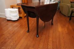 American Queen Anne Mahogany Round Drop Leaf Table with Pad Feet 18th Century - 3702982