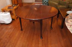 American Queen Anne Mahogany Round Drop Leaf Table with Pad Feet 18th Century - 3702983