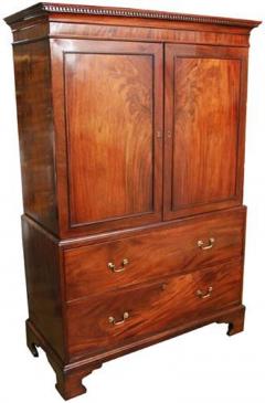 An 18th Century English Mahogany Linen Press - 3784960