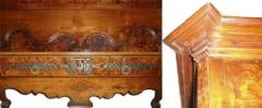 An 18th Century French Louis XV Elm and Cherry wood Bonnetiere - 3501010