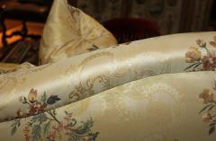 An 18th Century Italian Louis XV Carved Giltwood Settee - 3298842